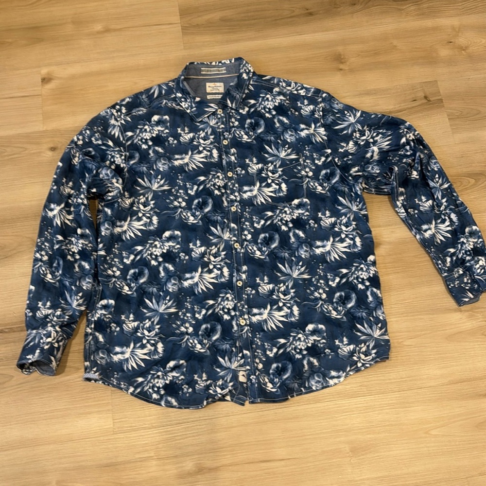 Men’s Tommy Bahama XLX lng Sleeve button up blue and white tropical flower print